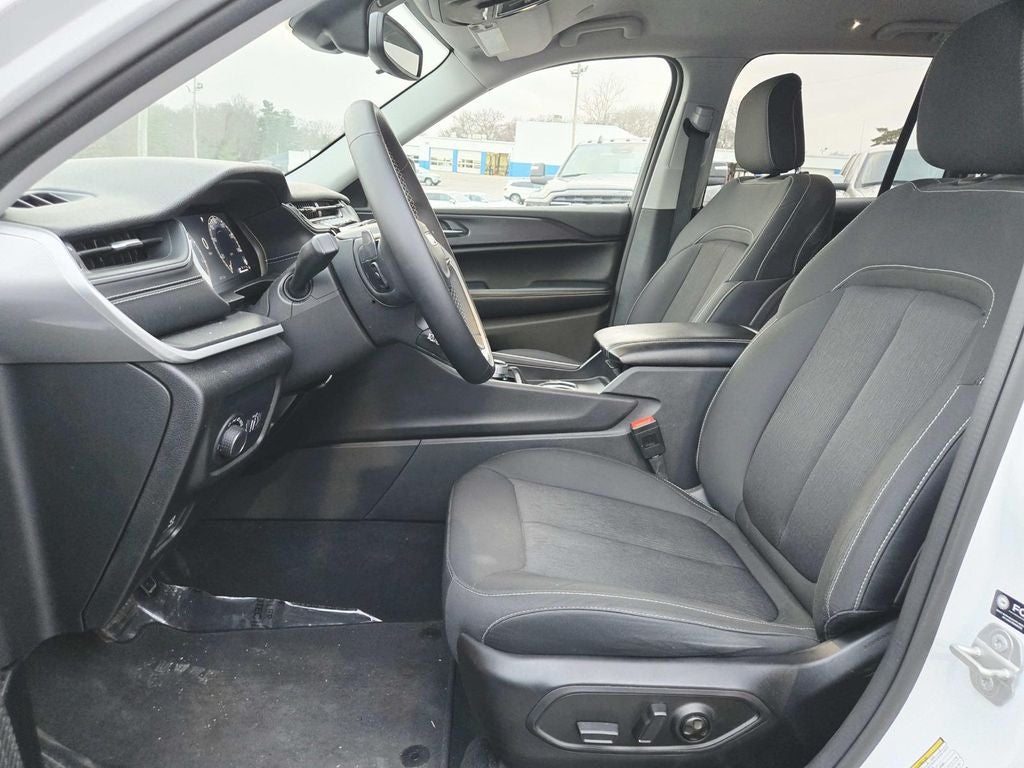 2024 Jeep Grand Cherokee Laredo