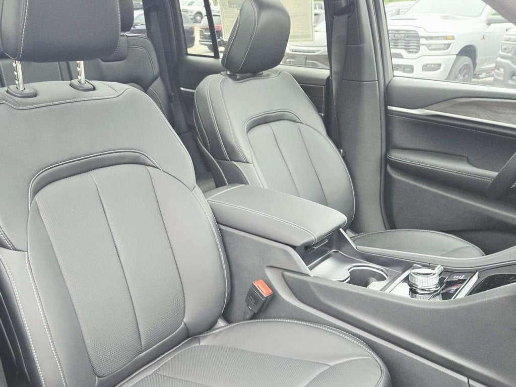 2027 Jeep Grand Cherokee Limited Reserve