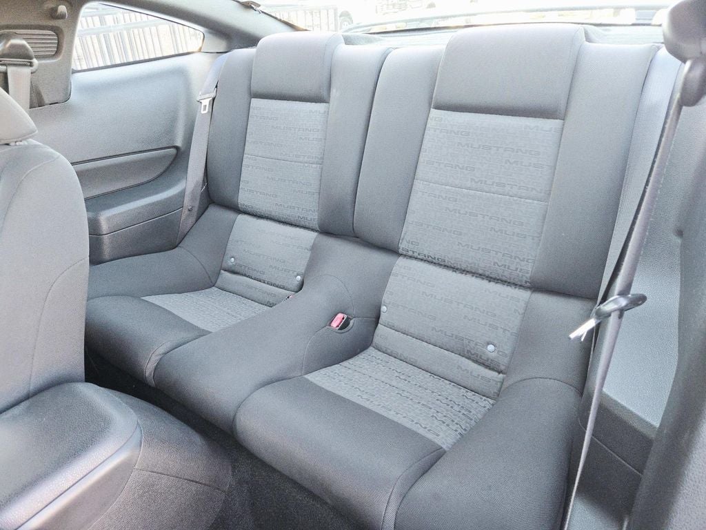 2007 Ford Mustang V6 Deluxe