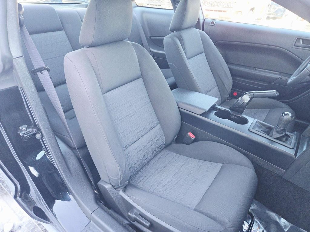 2007 Ford Mustang V6 Deluxe