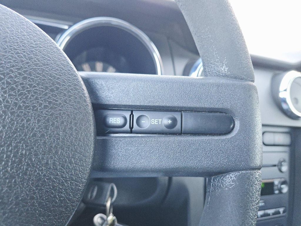 2007 Ford Mustang V6 Deluxe