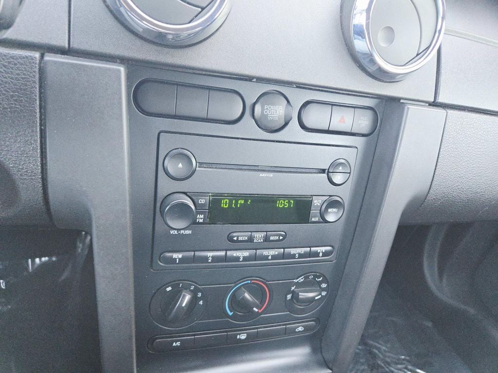 2007 Ford Mustang V6 Deluxe