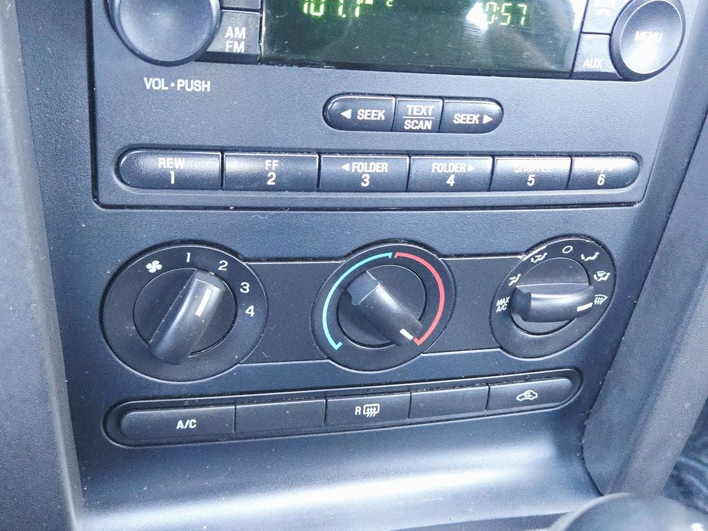 2007 Ford Mustang V6 Deluxe