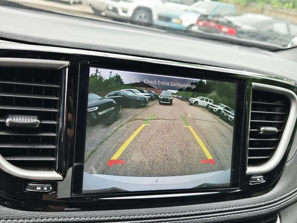 2025 Chrysler Pacifica Select