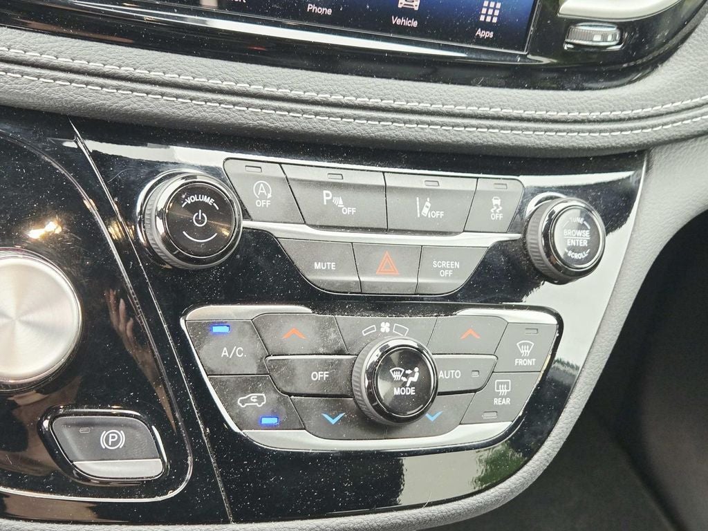 2025 Chrysler Pacifica Select