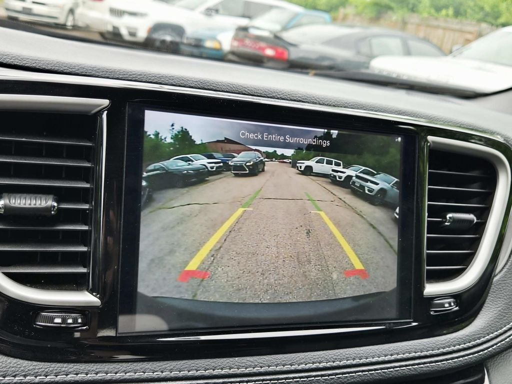 2025 Chrysler Pacifica Select