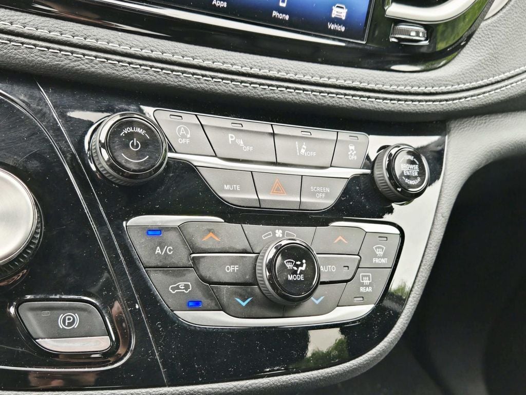 2025 Chrysler Pacifica Select