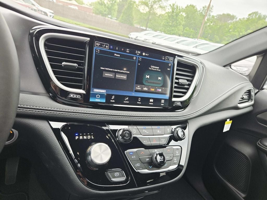 2026 Chrysler Pacifica Select