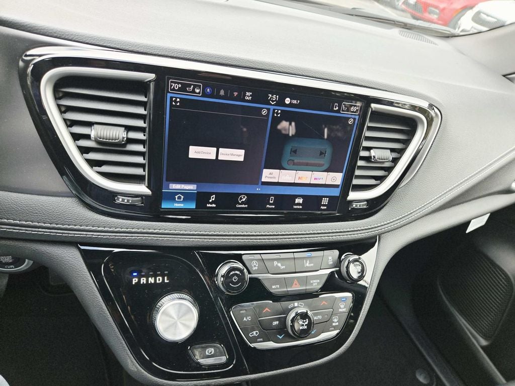 2026 Chrysler Pacifica Select