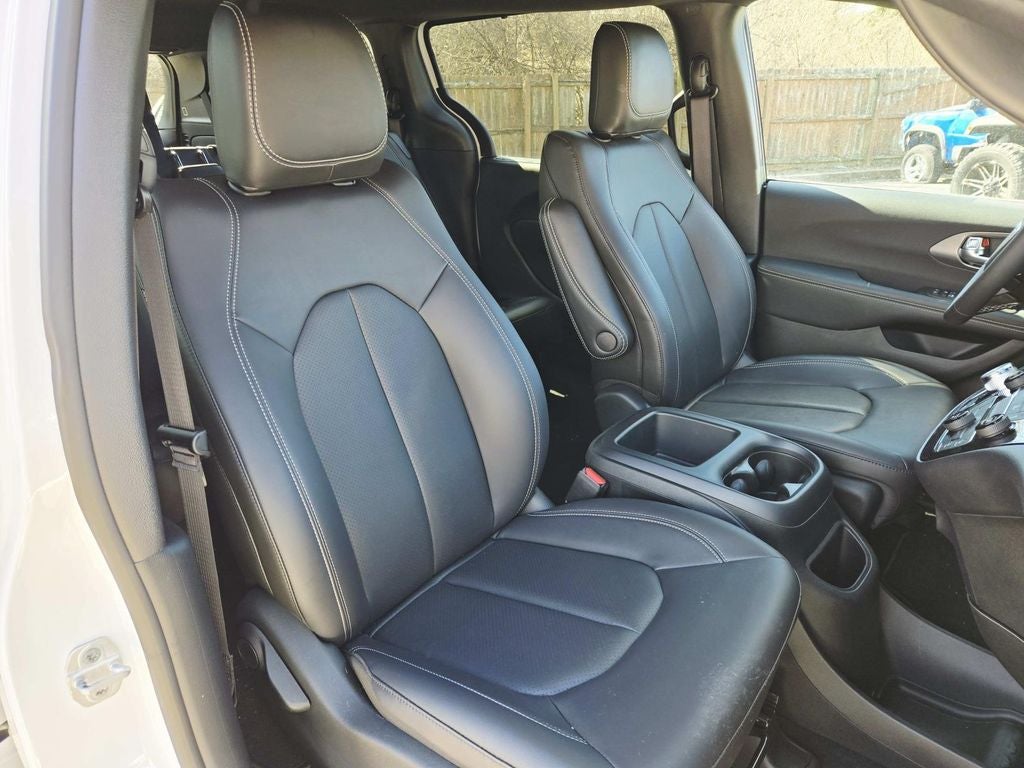 2026 Chrysler Voyager LX