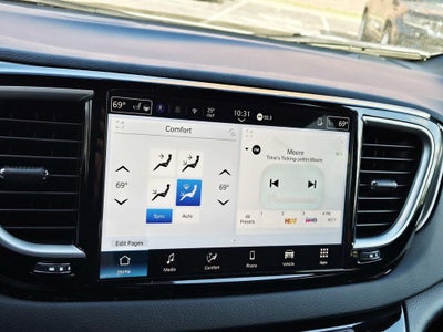 2026 Chrysler Voyager LX