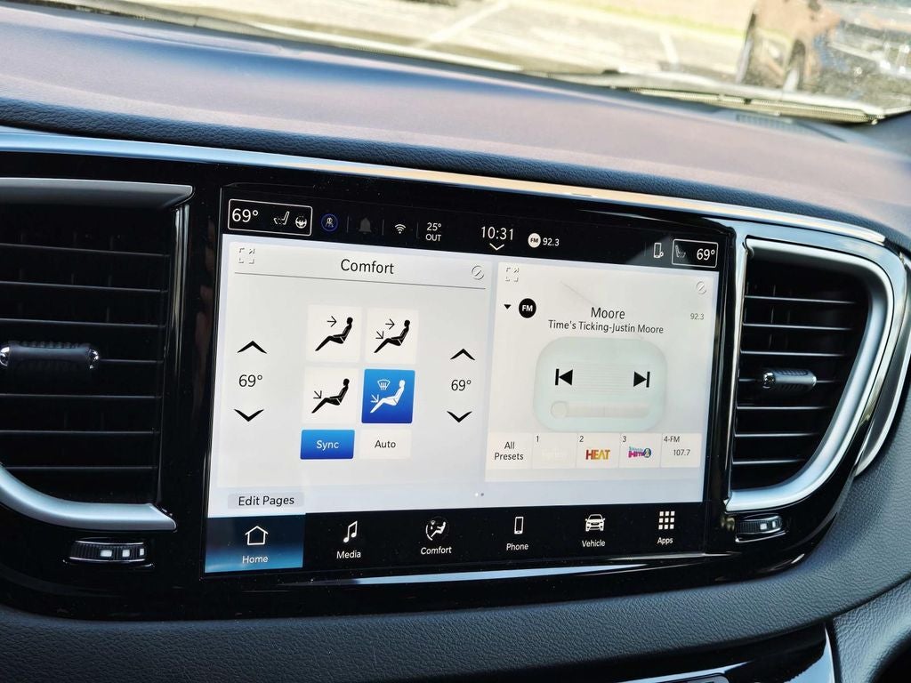 2026 Chrysler Voyager LX