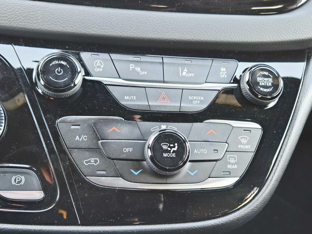 2026 Chrysler Voyager LX