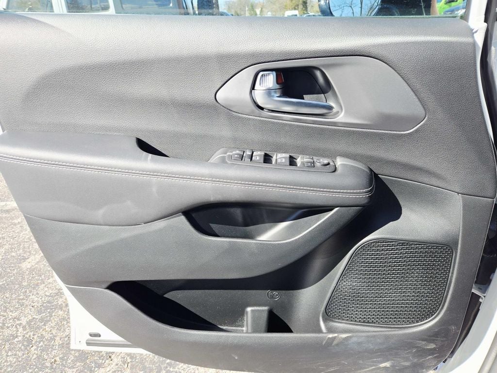 2026 Chrysler Voyager LX