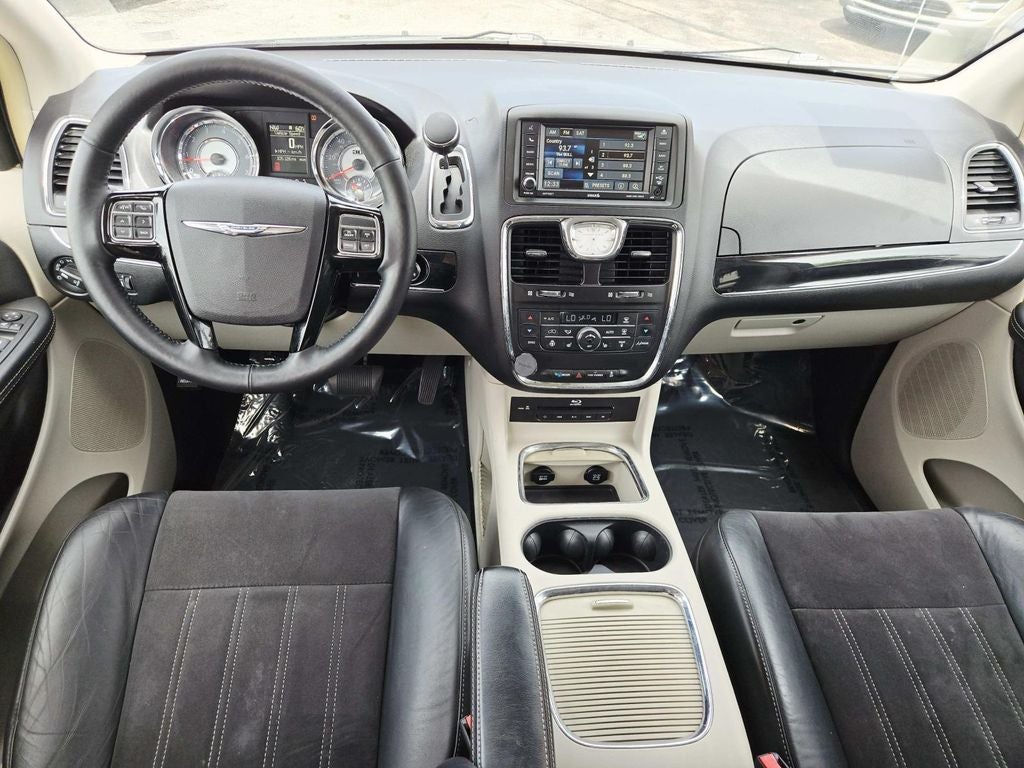 2014 Chrysler Town & Country Touring-L