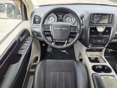 2014 Chrysler Town & Country Touring-L