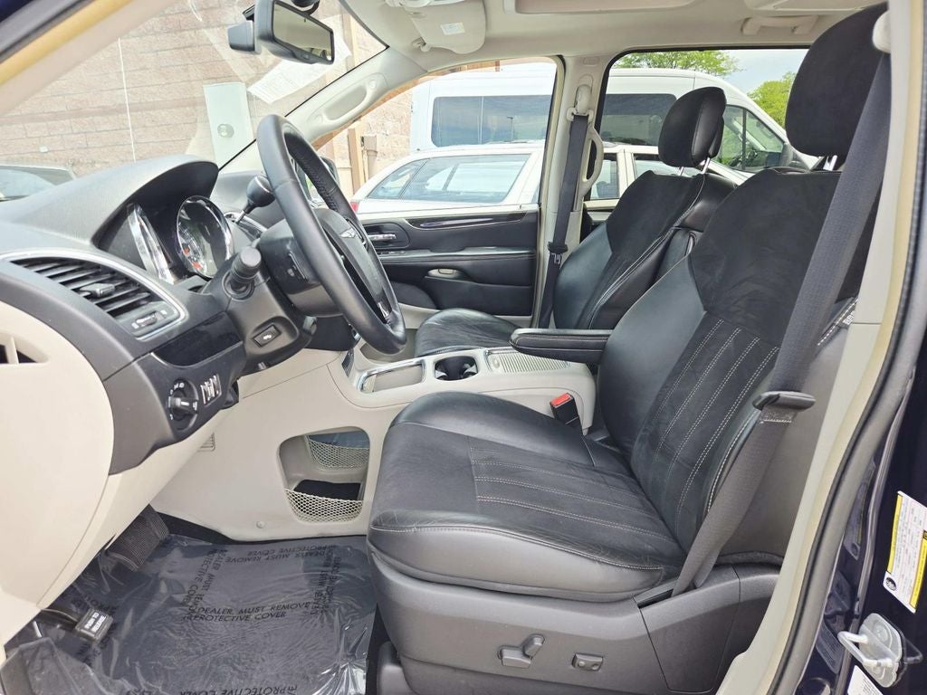 2014 Chrysler Town & Country Touring-L