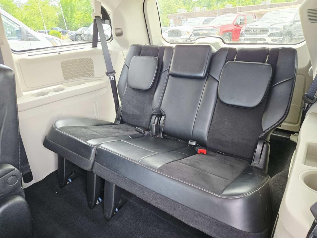 2014 Chrysler Town & Country Touring-L