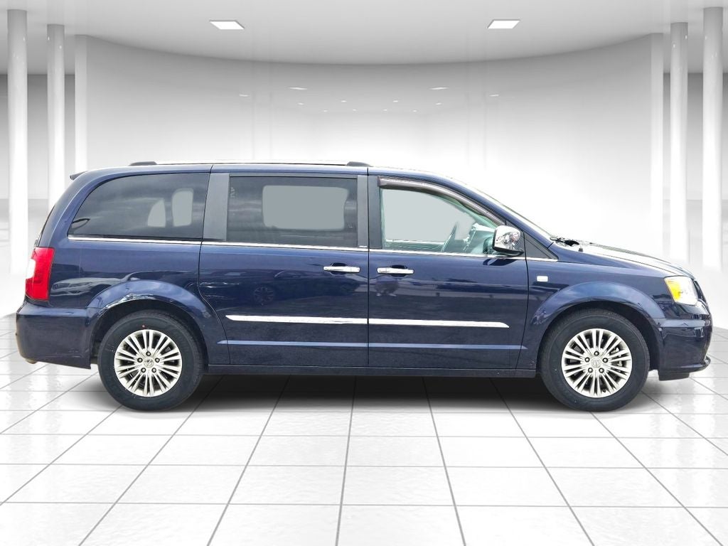2014 Chrysler Town & Country Touring-L