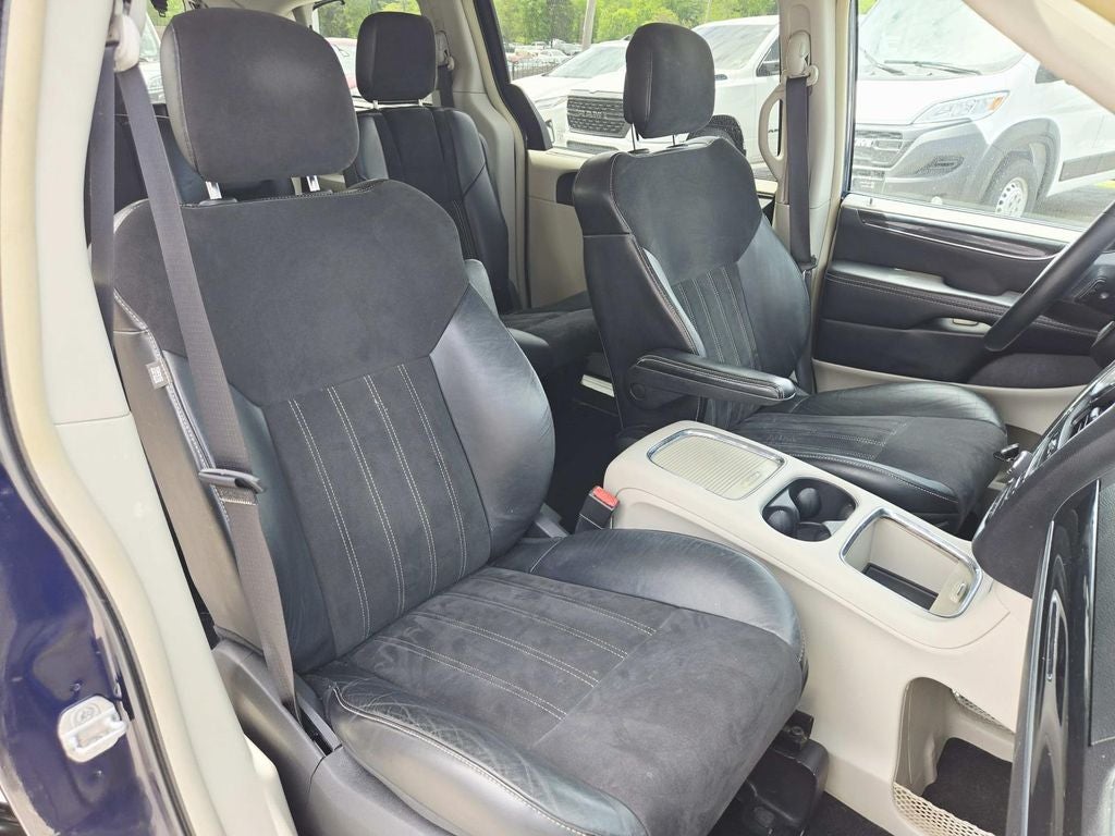 2014 Chrysler Town & Country Touring-L