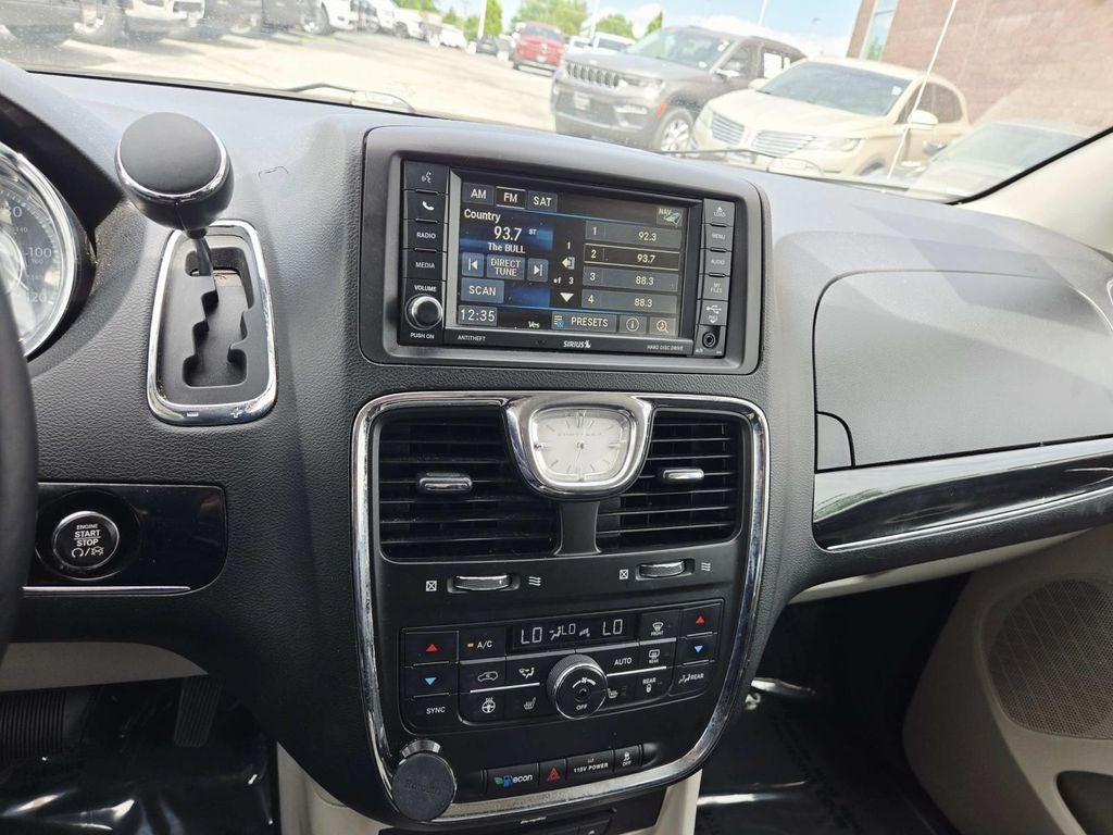 2014 Chrysler Town & Country Touring-L