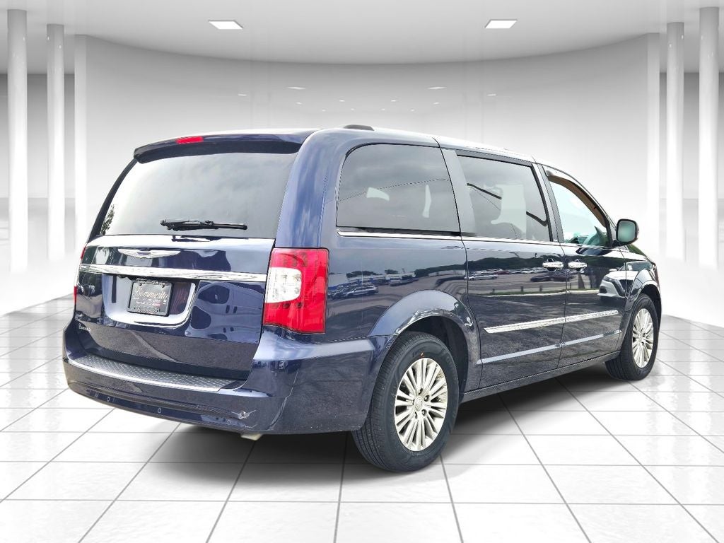 2014 Chrysler Town & Country Touring-L