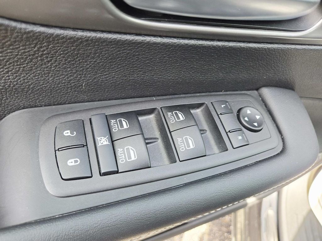 2026 Chrysler Voyager LX