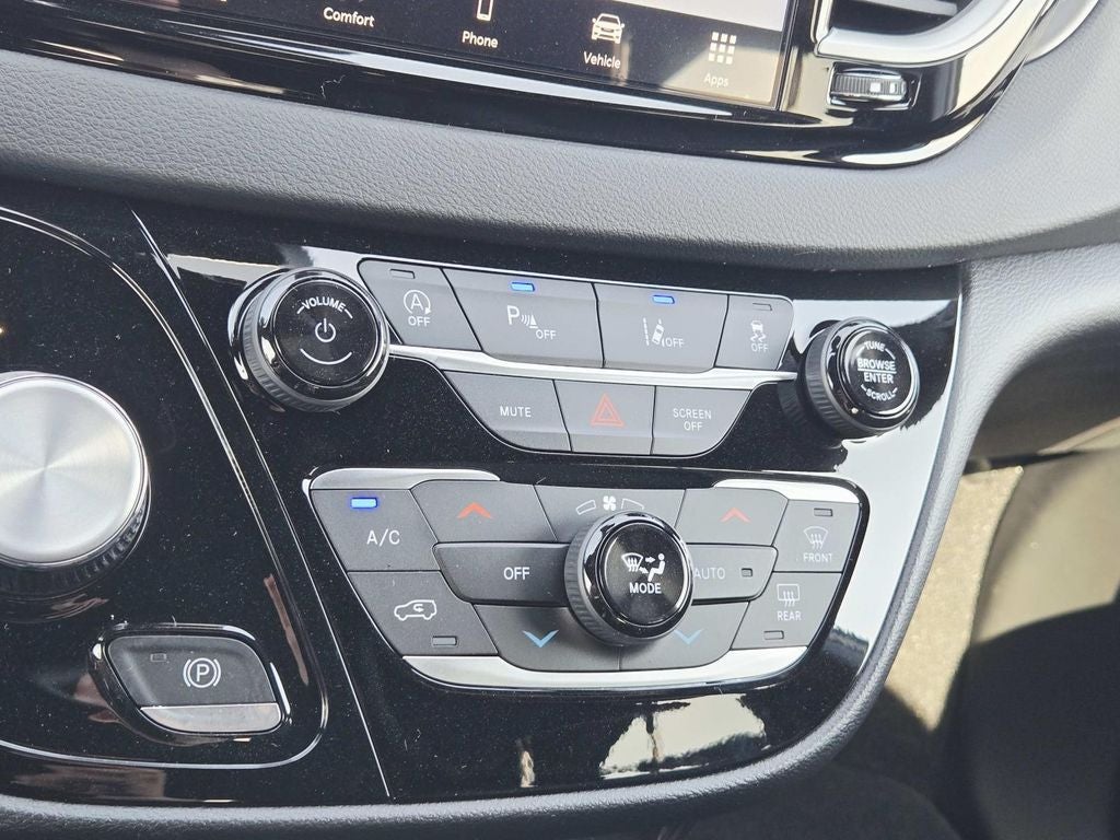 2026 Chrysler Voyager LX