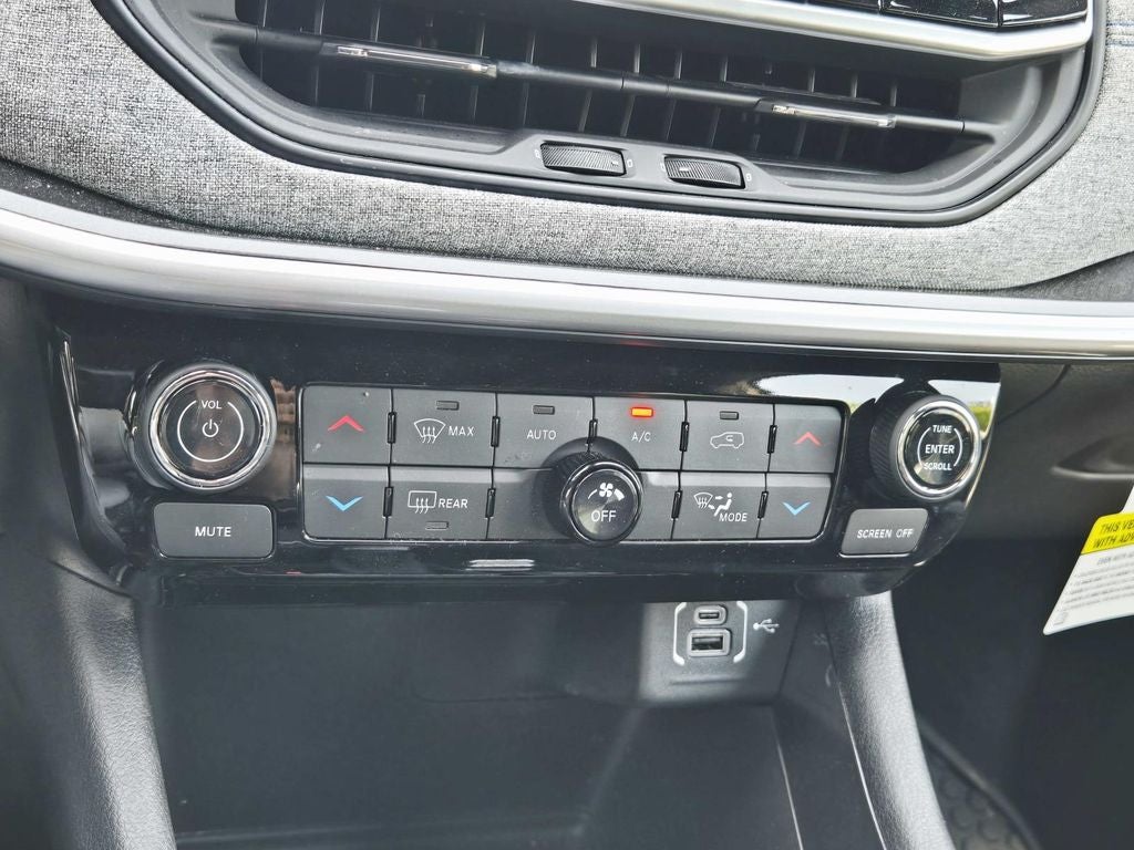 2025 Jeep Compass Latitude - Photo 28