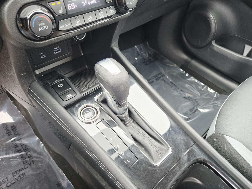 2023 Nissan Kicks SR