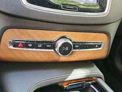 2025 Volvo XC90 B6 Plus 6-Seater