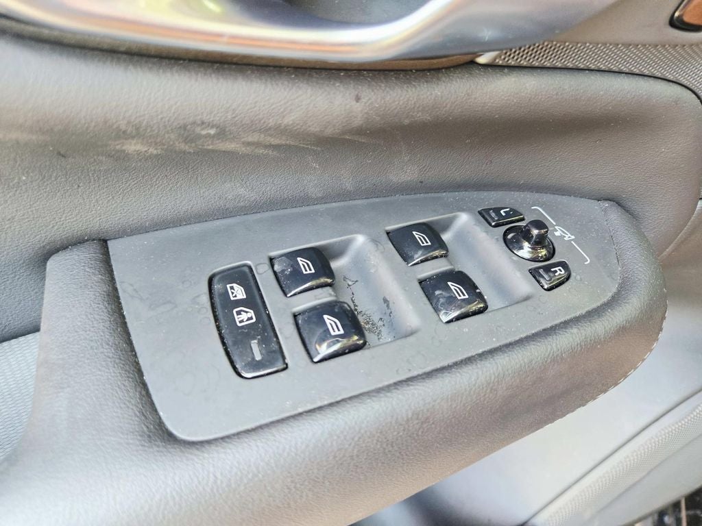 2025 Volvo XC90 B6 Plus 6-Seater