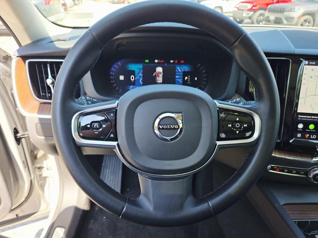 2023 Volvo XC60 B5 Plus Bright Theme